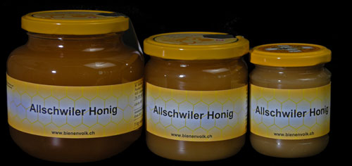 Honig abgefüllt und etikettiert